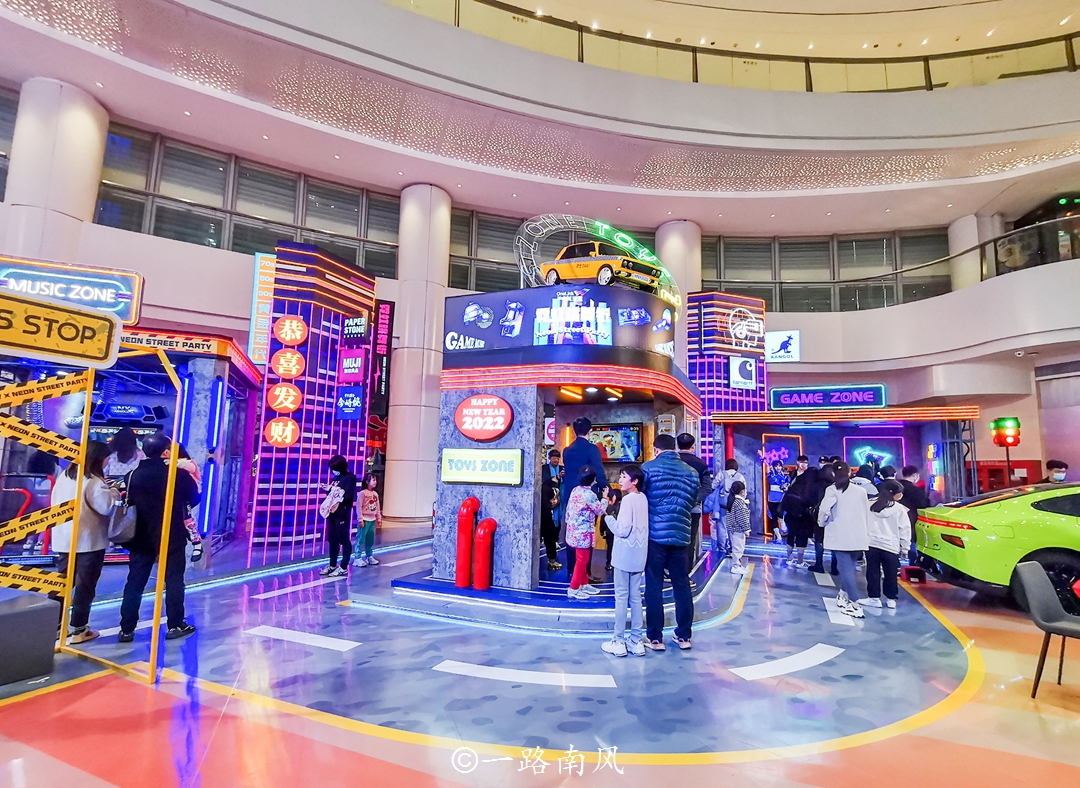 广州天河区人气商场，所在的位置原来是偏远郊区，现在却游人如织