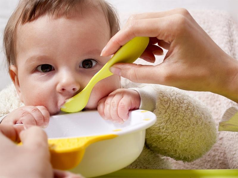 一岁两个月宝宝吃母乳还有营养吗,宝宝一岁两个月吃什么饭