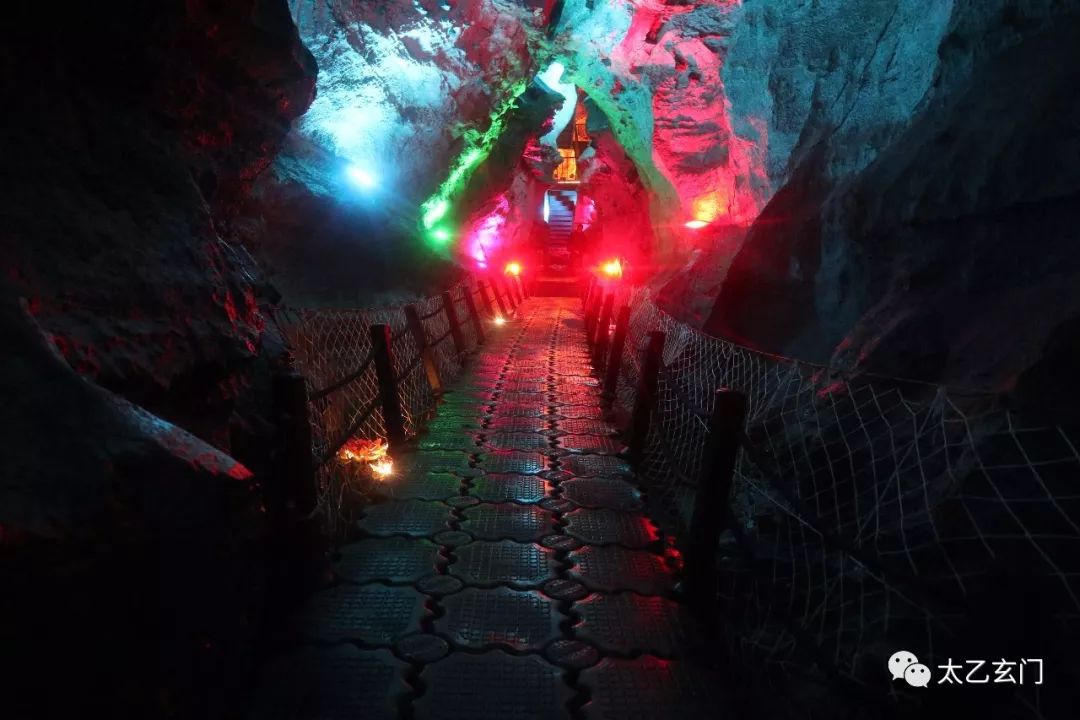 北京八奇洞显圣龙潭,最近发现的最大溶洞