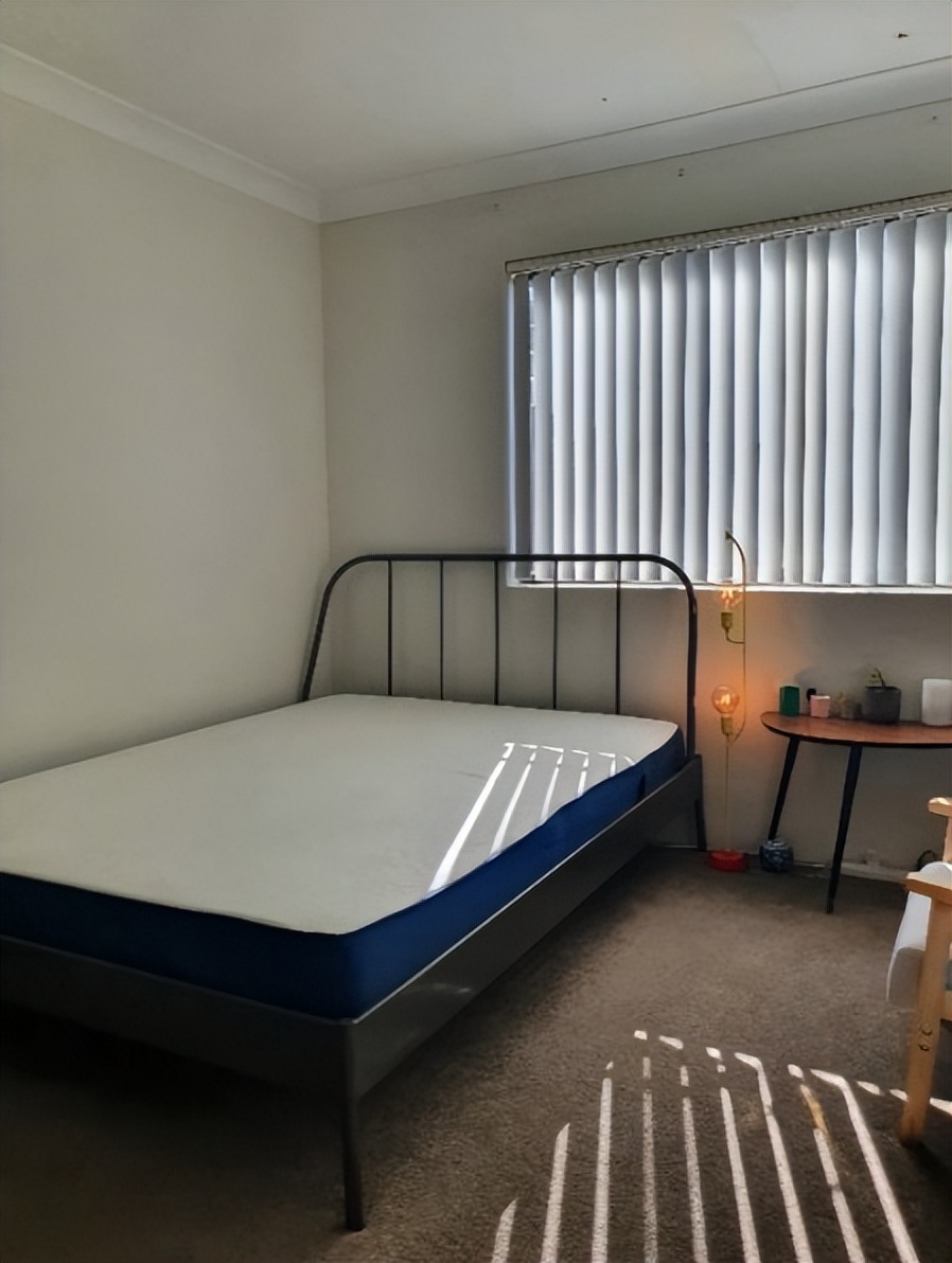 小哥为省钱在悉尼捡垃圾，年赚2万澳币，名包手机电脑随地捡？