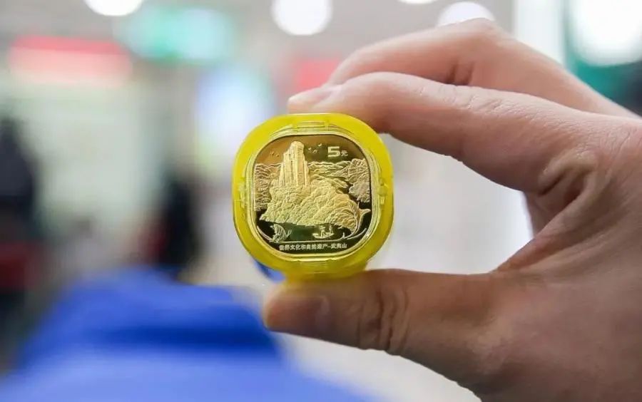 近几年都发行了哪些纪念币纪念钞,近几年发行的五元硬币