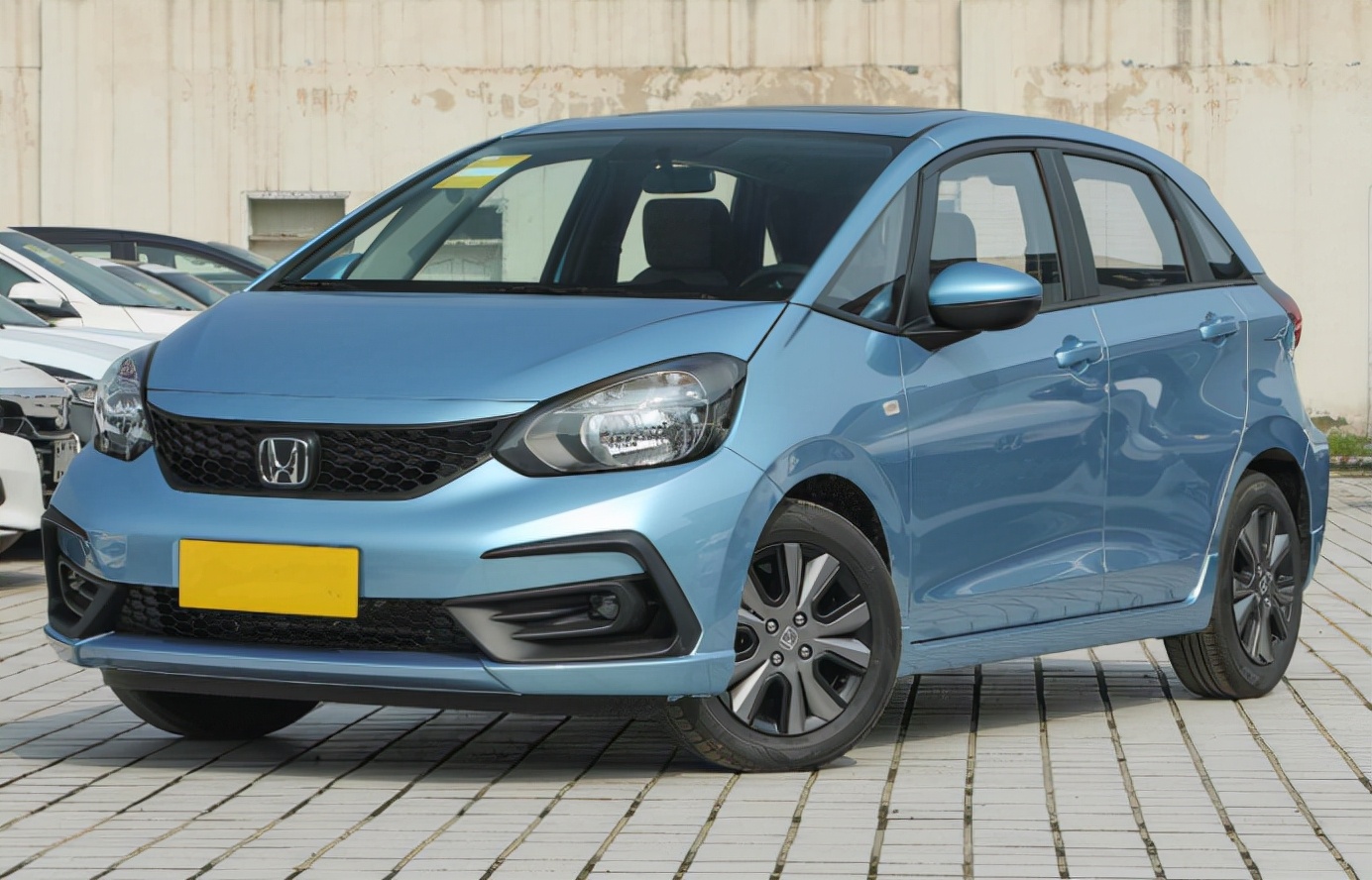 新手第一辆车家用车怎么选,想买舒适省油的轿车绕不开这三款