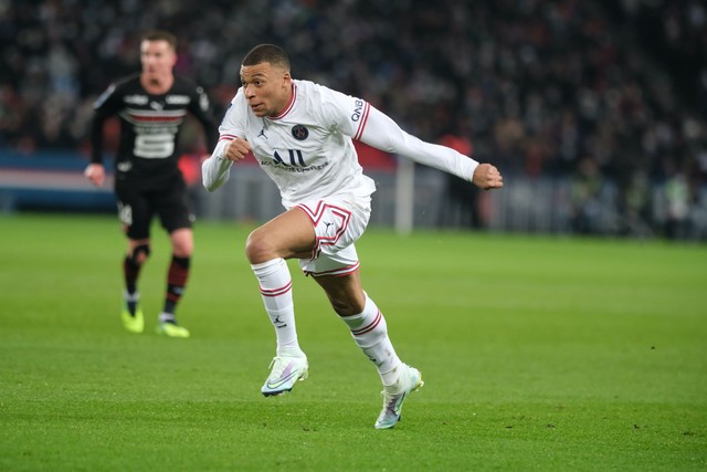 内马尔助攻姆巴佩巴黎首球,姆巴佩5粒进球