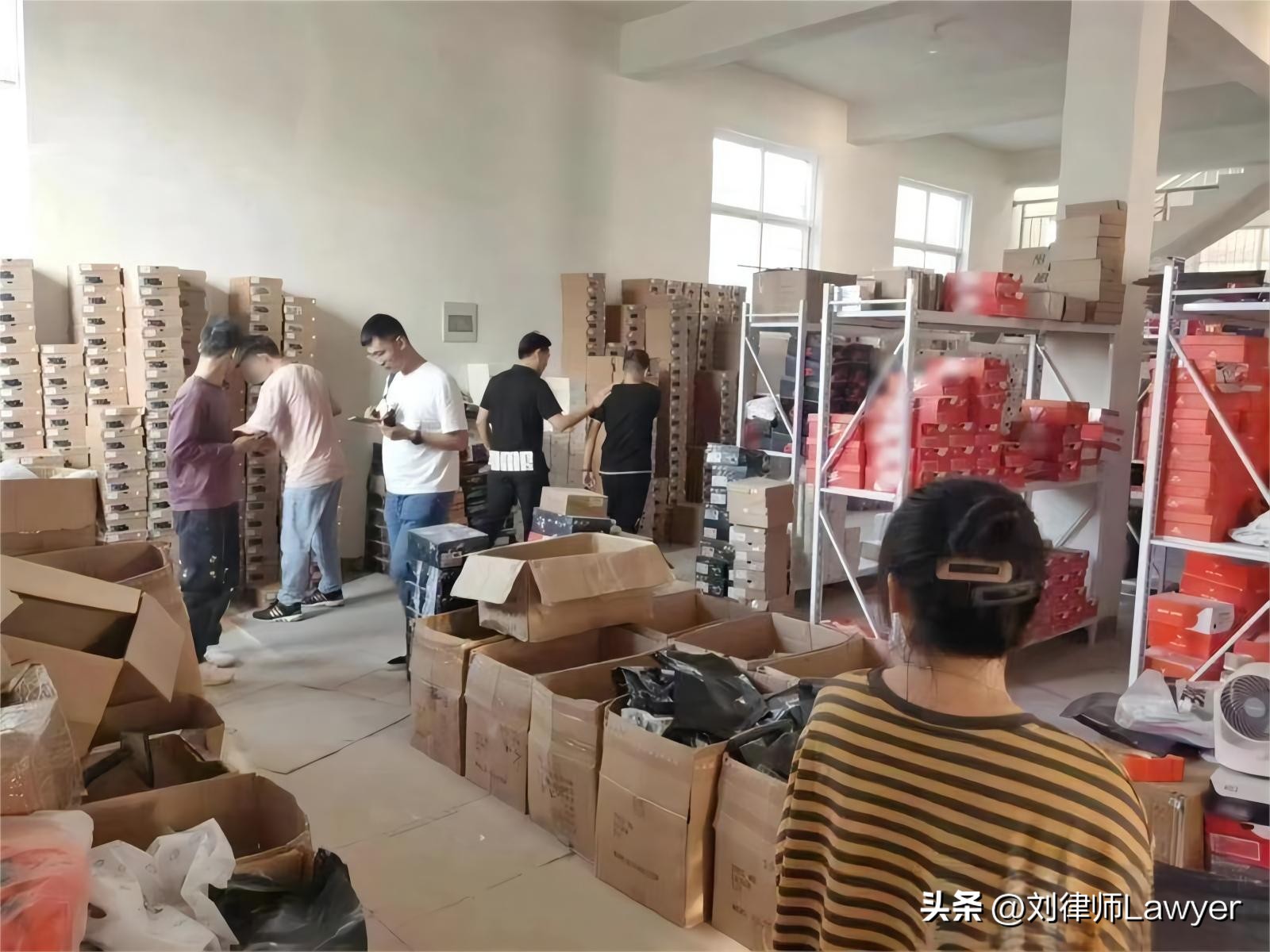 假鞋窝点售鞋2万双涉案150余万,卖假鞋2亿被抓