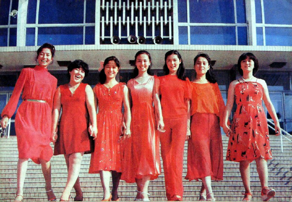 难忘《街上流行红裙子》，赵静姜黎黎主演，如今主要演员现状如何