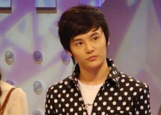 虽说“男人看鼻子”，但这些男演员的“大鼻子”，写满了“假”字