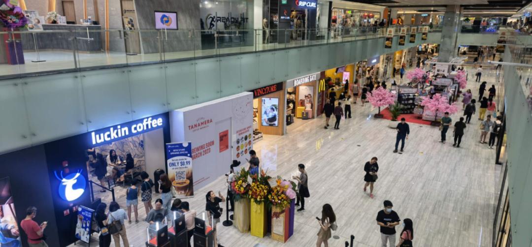 瑞幸咖啡在新加坡开店比星巴克贵,瑞幸出海卖高价的策略