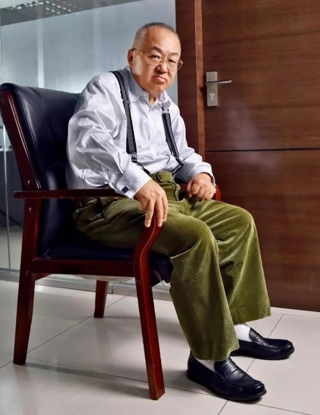 从良心经济学家到*子骗**专家，*咸平郎**如何跌落神坛？