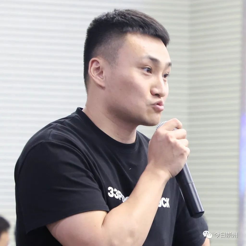 “蓉易见·崇企茶馆”聚焦打造体育强市并开展大运会筹备工作宣讲