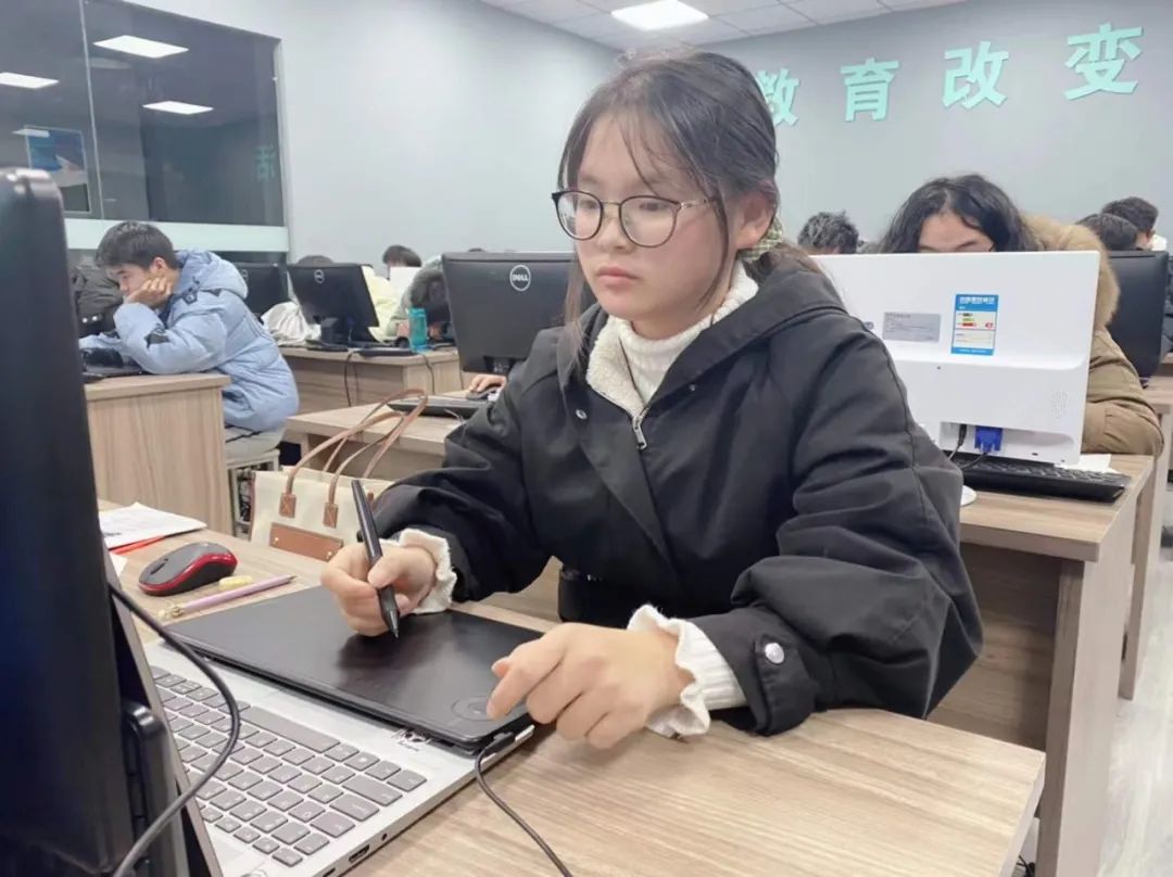 盐城北大青鸟东台基地教学活动|照片转Q版手绘设计作品展