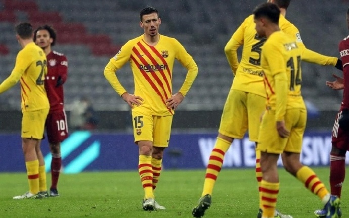 哈维同样错误犯两次，巴萨巨星变“水货”谁之过？新范戴克被乱用