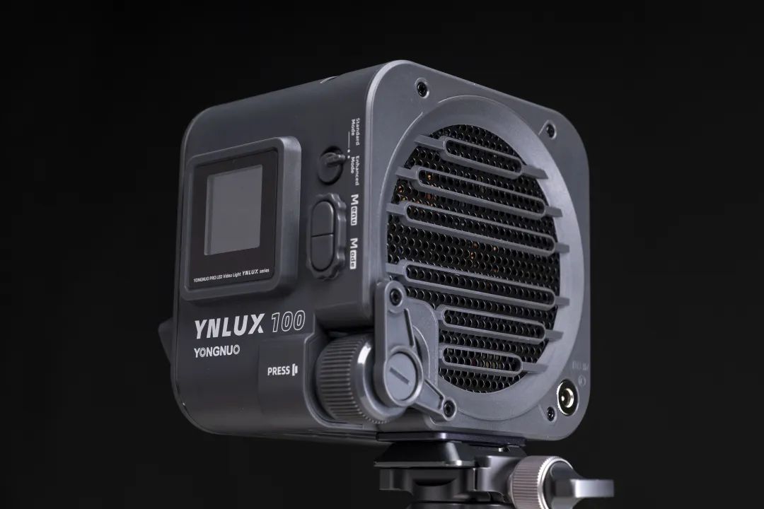 永诺ynlux100补光灯电池,永诺ynlux100pro使用教程