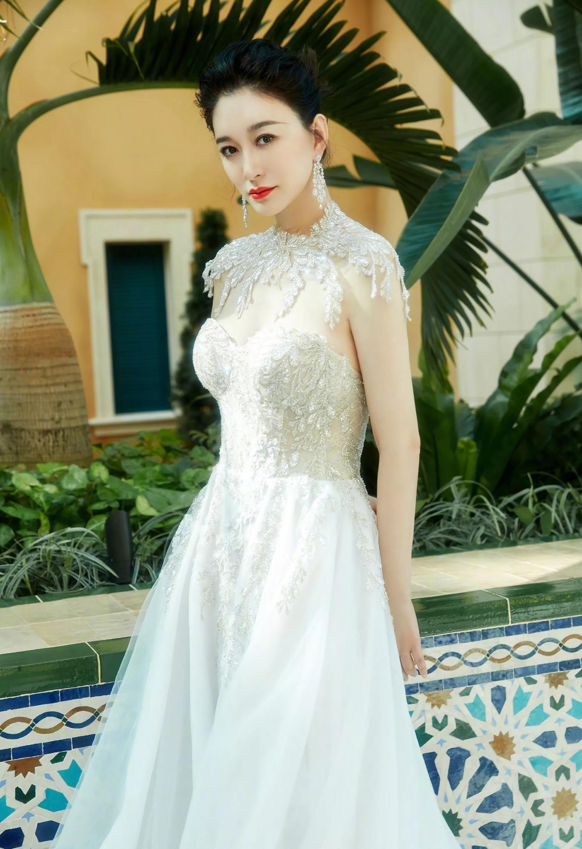 演员李小冉变化太大了吧,演员李小冉结过几次婚了