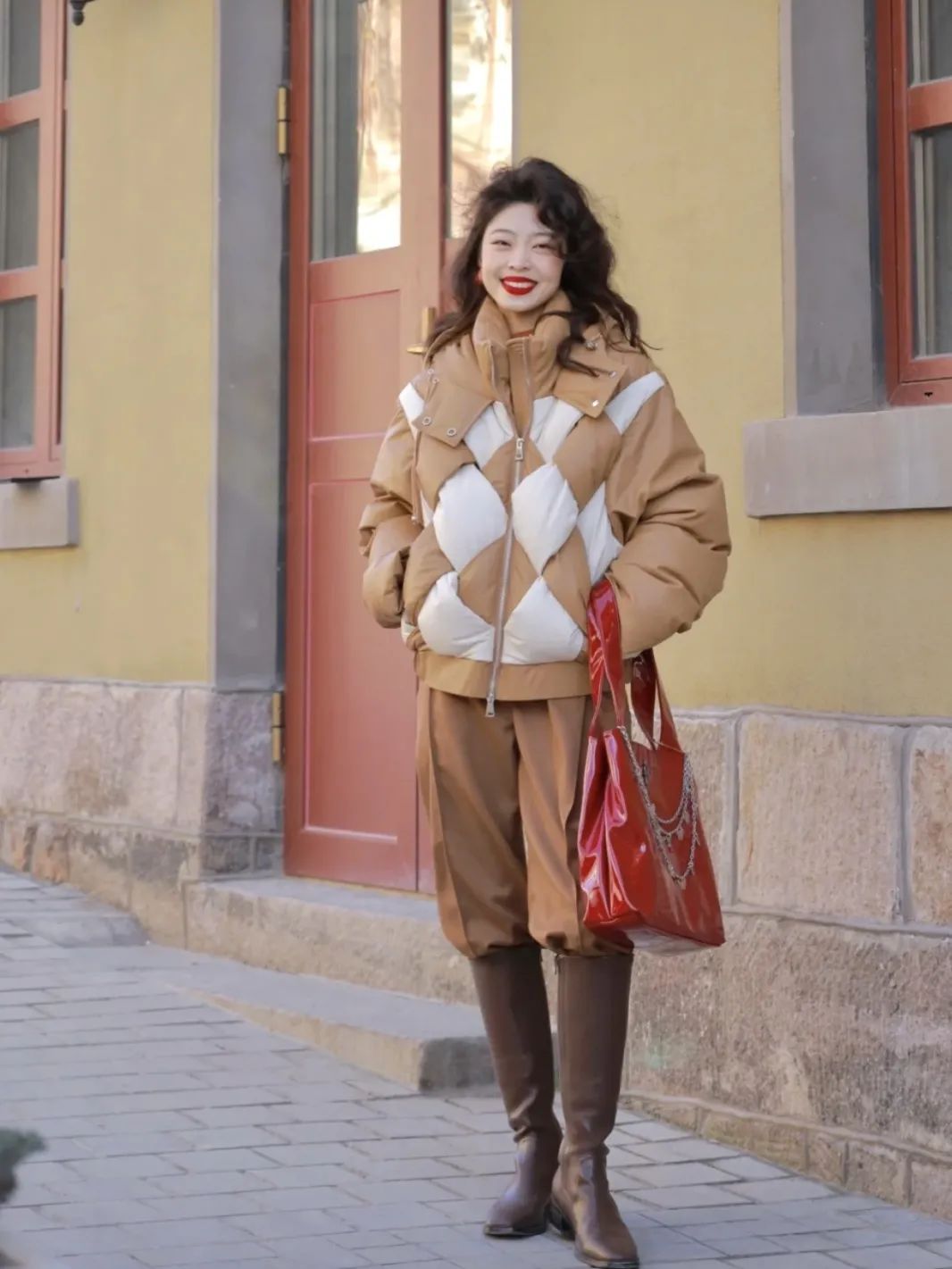 羽绒服怎么穿又好看又简单,羽绒服怎么穿才有高级感