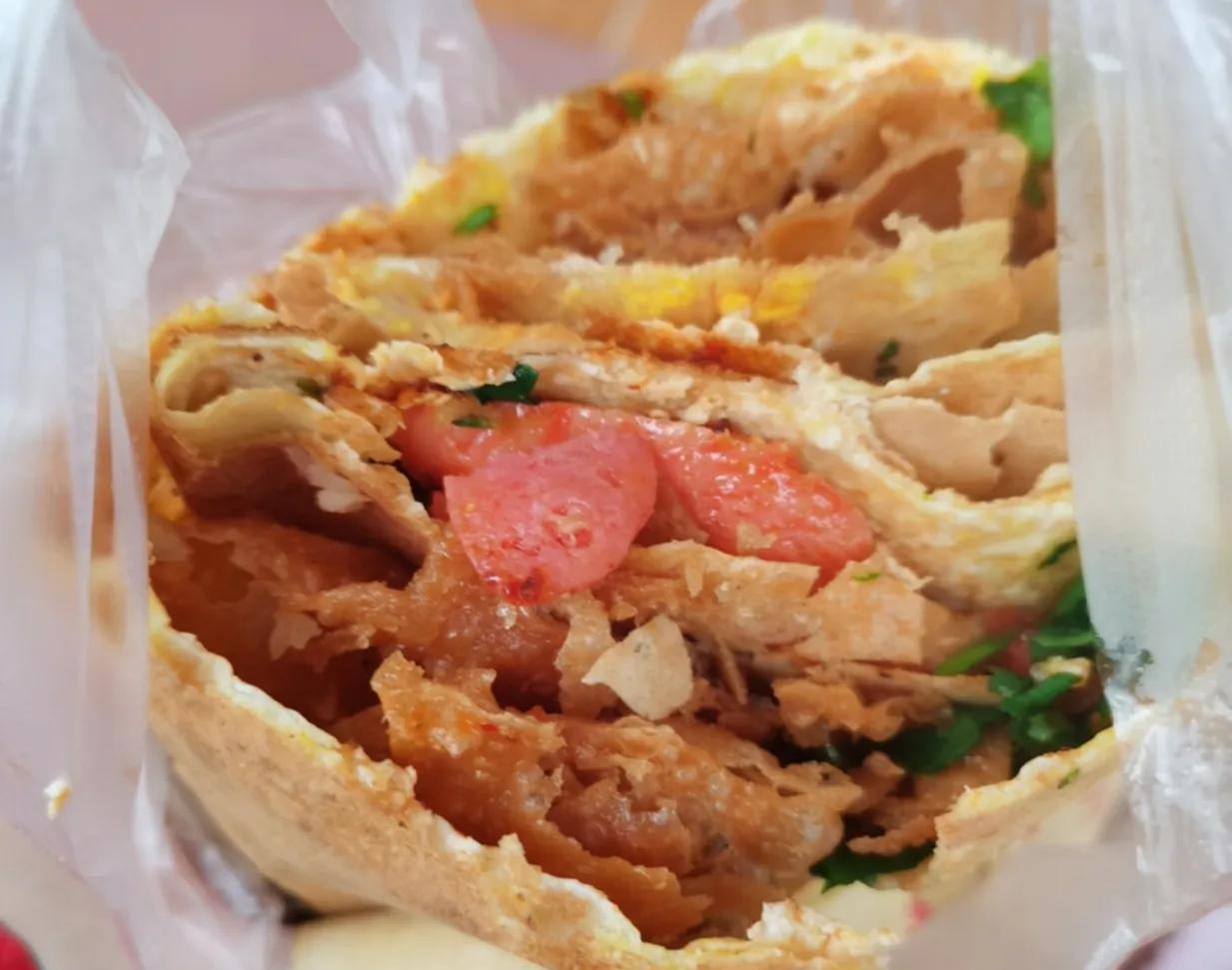 90后出摊卖煎饼月收入5万,一个人卖煎饼怎样月入上万的