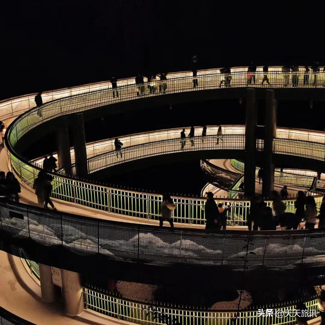 坐地铁看海,坐着地铁去看海南京