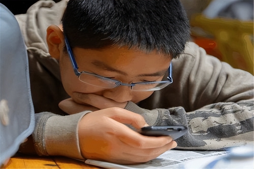 高中生手机成瘾解决方案,高中生应该有手机吗