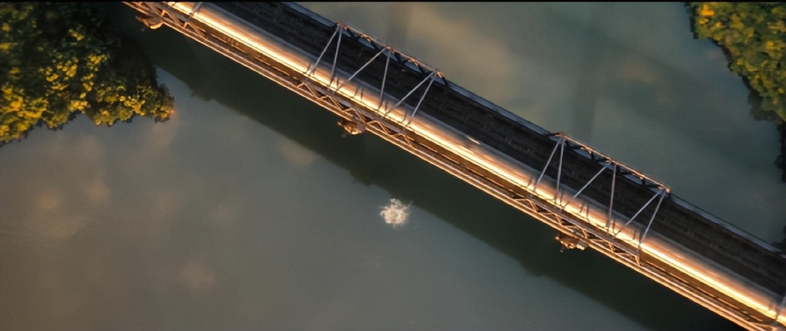 这部“R级片”，票房已破15亿，细扒这部电影，剧情画面太抓眼球