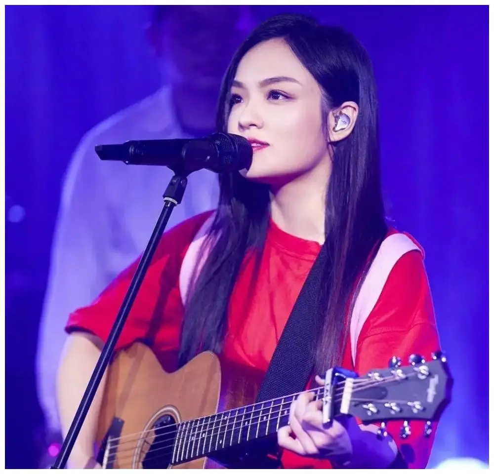 炎明熹和单依纯唱功对比,炎明熹和单依纯唱功分析