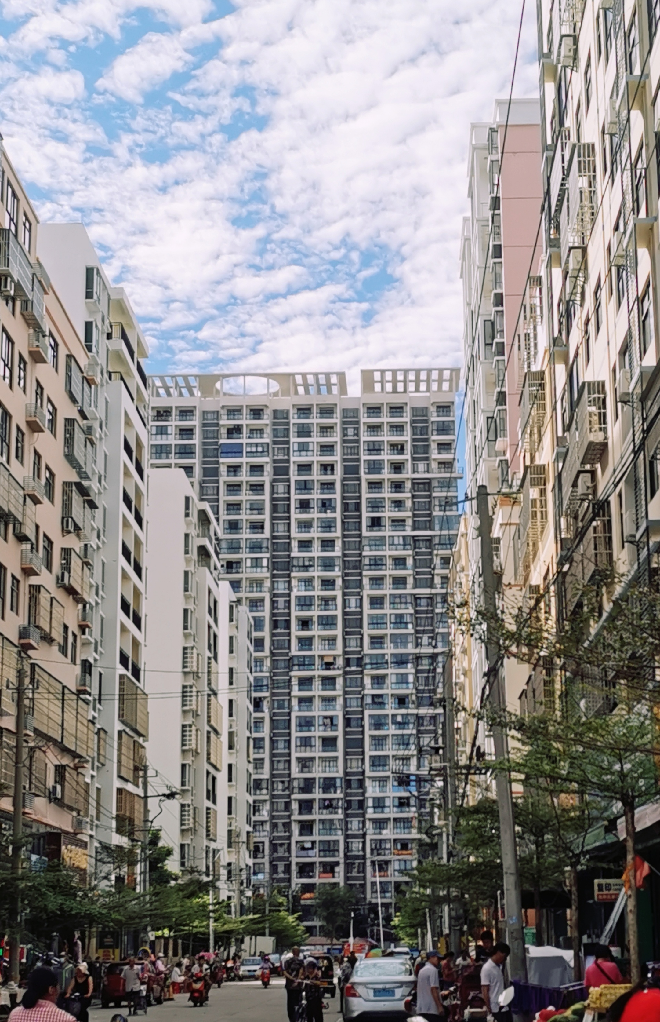 三亚和乐东哪个适合居住,海南乐东有发展吗