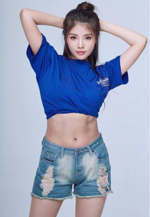 徐冬冬破洞牛仔裤,徐冬冬短牛仔裤