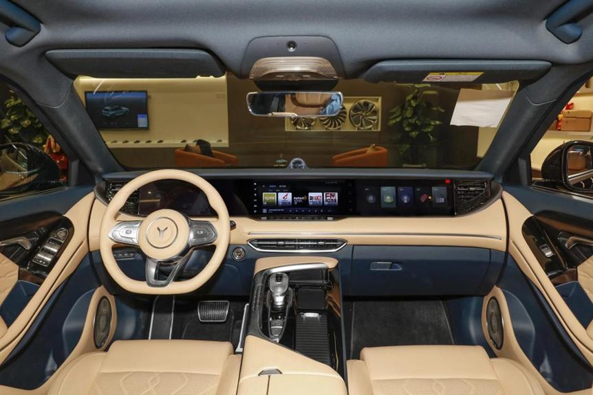 岚图free空气悬架是几腔的,岚图free增程版2024款市区试驾