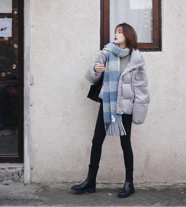 冬季穿羽绒服时，多学习这几个思路和技巧，会更显瘦好看