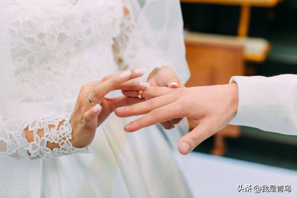 订婚买戒指一般多少钱,订婚戒指一般在什么价位比较合适