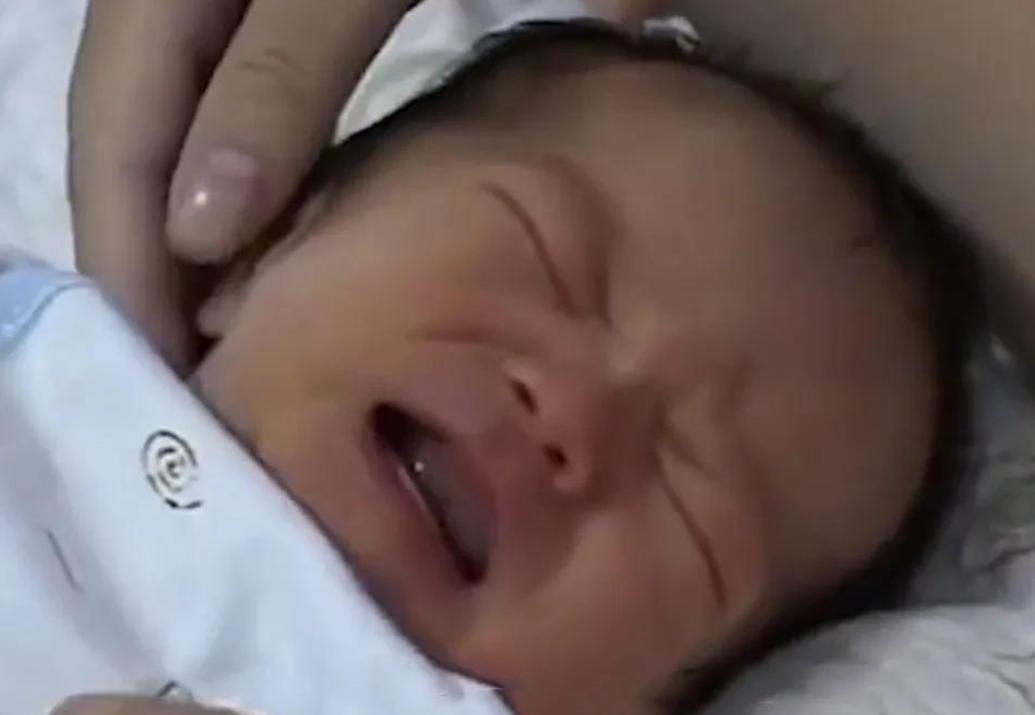 湖北女子生下连体婴儿,湖北孕妇生下首例“连体女婴”