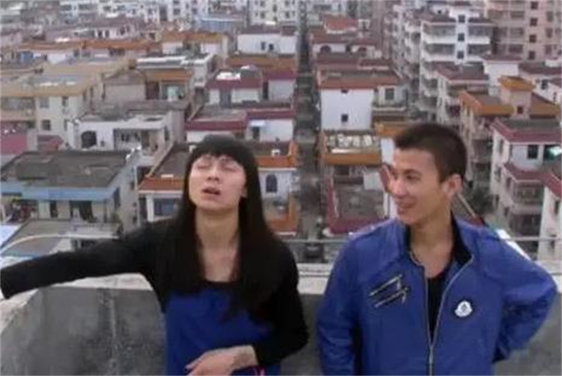 “变性人”李二毛：为爱变女人，被拍17年，41岁在出租屋悲惨离世