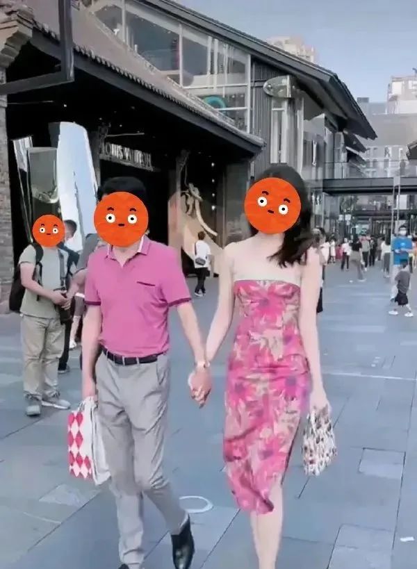 地下恋情被曝光,千万别在成都恋爱