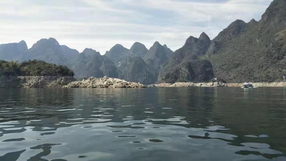 为什么兴义离贵阳那么远,兴义没有好玩的景点