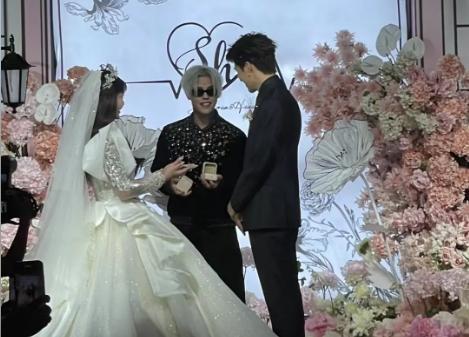 韩安冉4婚：老公亲脚做仰卧起坐，下跪岳母太积极，殷世航递婚戒