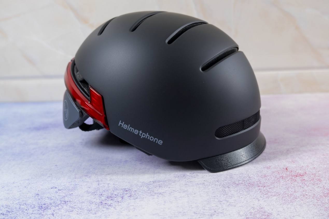 头盔有蓝牙耳机的效果,一款炫酷的智能头盔