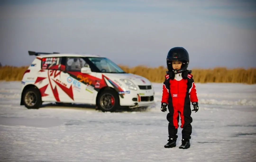 四岁开赛车,4岁开赛车