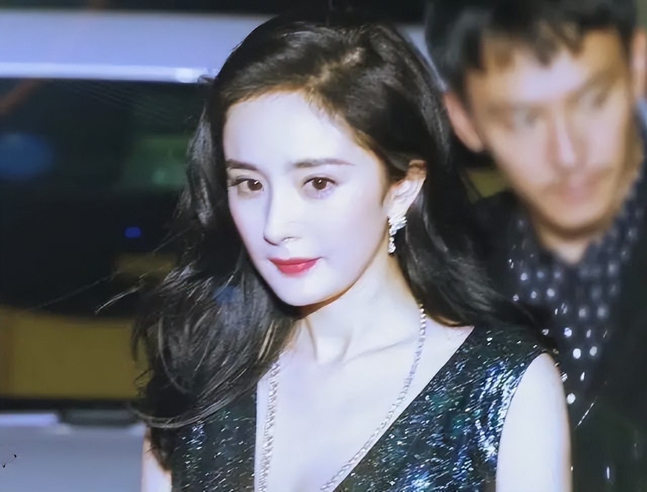 看起来很会赚钱的女人,仔细观察真正的有钱人