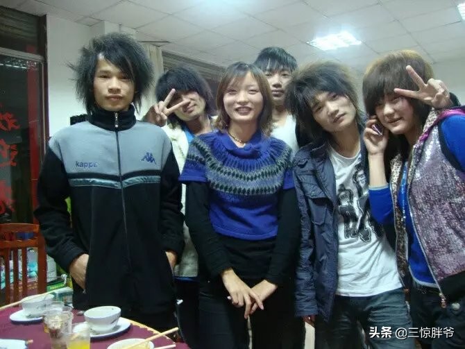 东莞口述史：万人电子厂，请吃五块钱快餐，抱一位工厂女孩回家