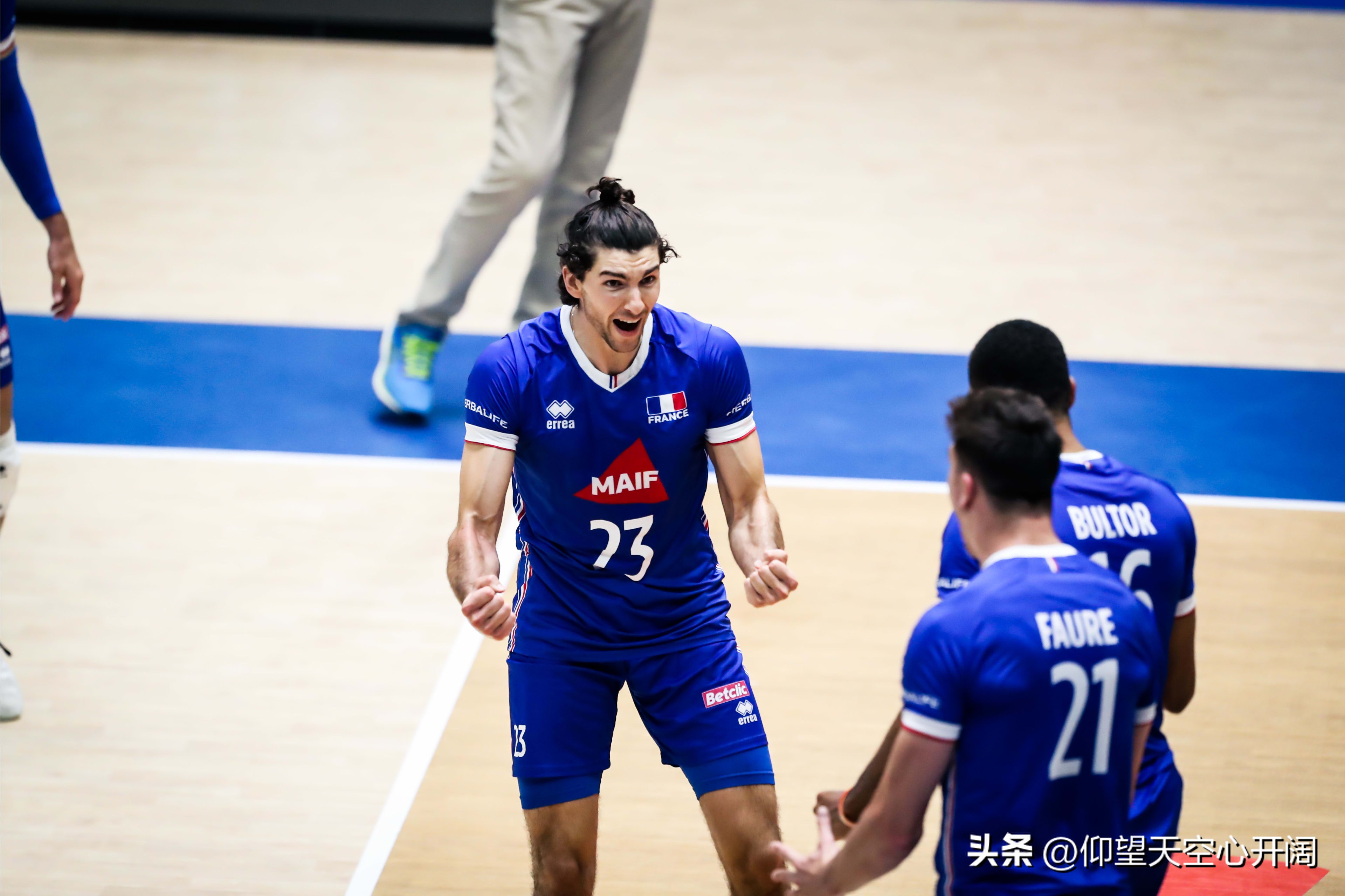 世界男排总决赛法国逆转波兰,世联赛首日中国男排1比3不敌伊朗