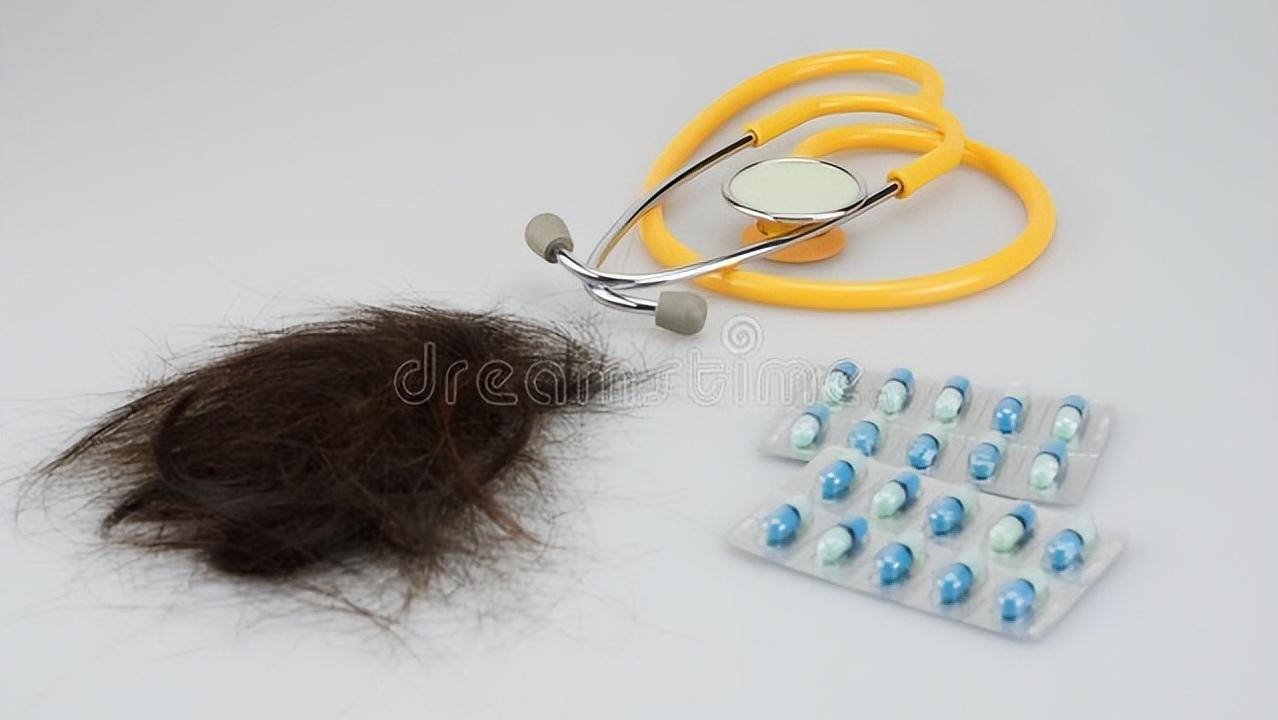 为什么有的人头发眉毛都稀疏呢,为什么有人头发天生是棕色