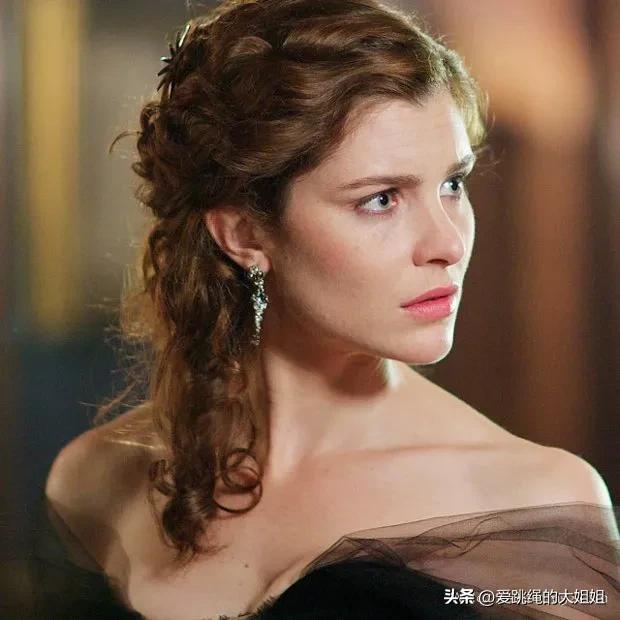 维多利亚普契尼写真图片,意大利泳装维多利亚