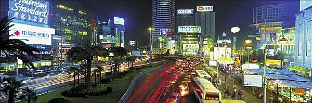 河南女孩发朋友圈借钱，将近300个陌生人给她转账，一晚到账30万