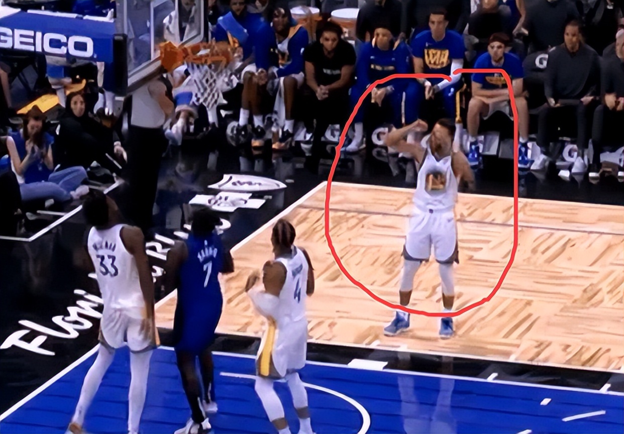 怀斯曼抢不过后卫,怀斯曼被抢篮板