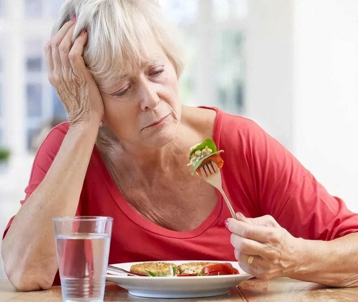 老人去世前，身体会出现哪些征兆？