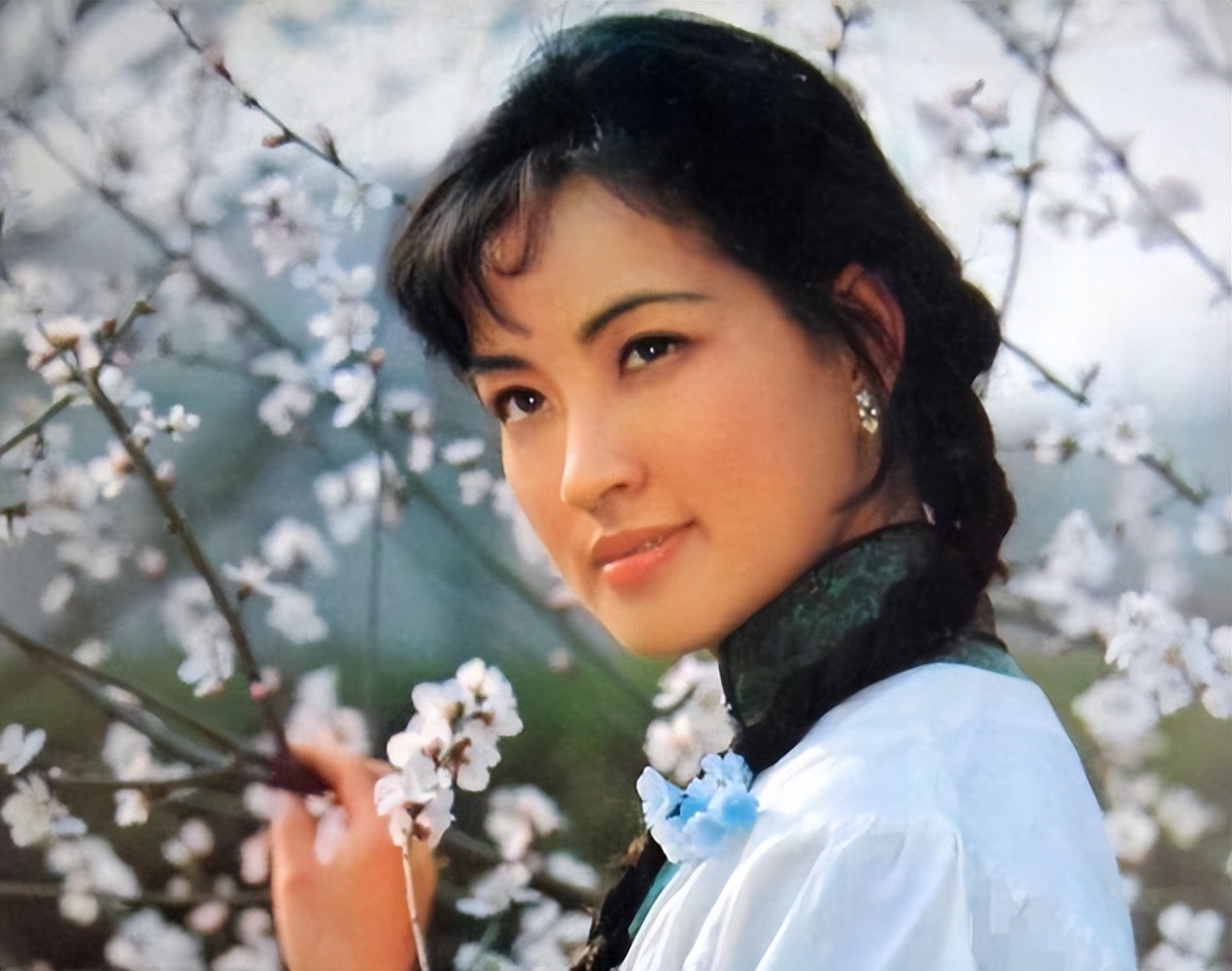 刘晓庆70岁演少女是不是真的,40岁刘晓庆惊艳美照