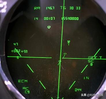 f14雄猫战斗机从头上飞过,f14雄猫战斗机干掉f22