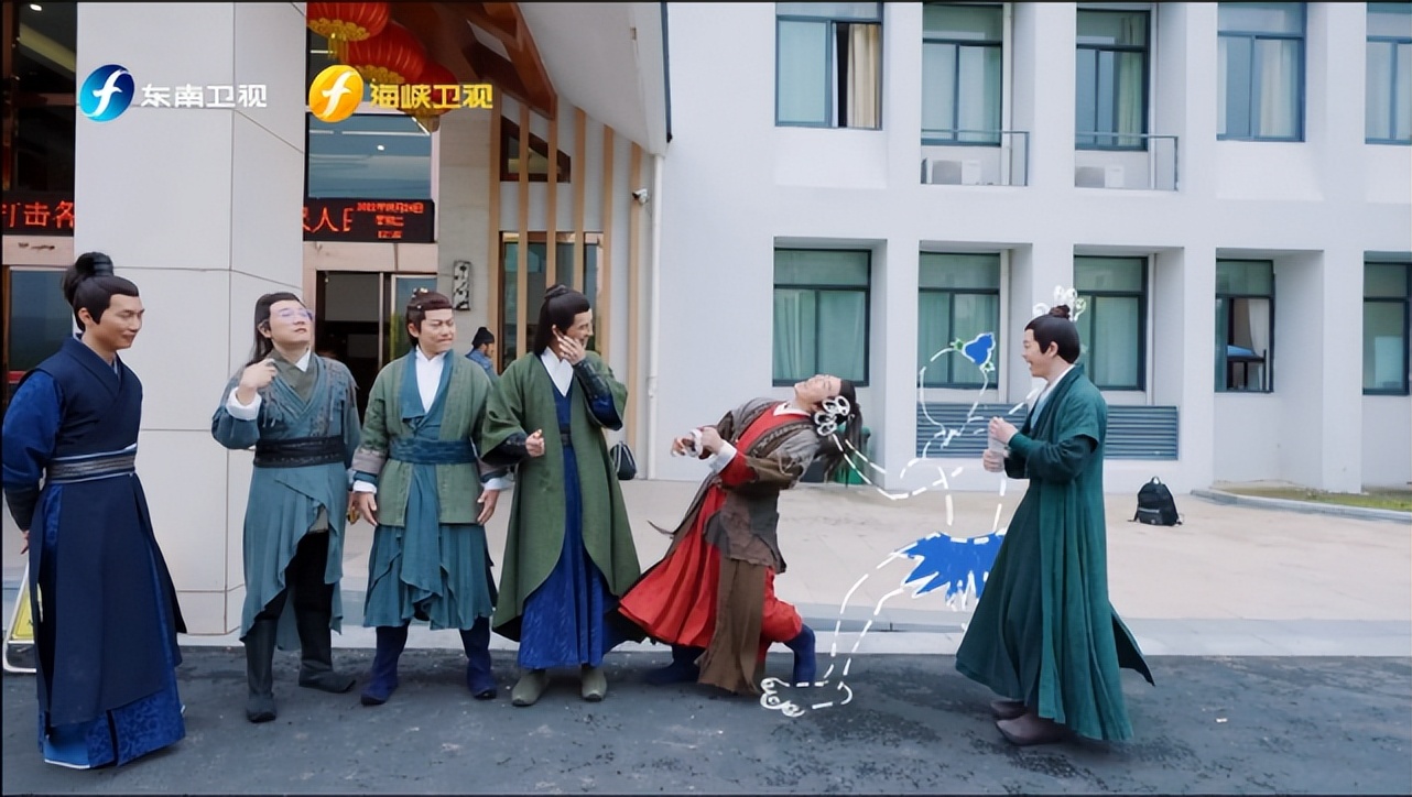 豆瓣评分9.6，全网热度20亿，再就业男团《快乐再出发》不够看