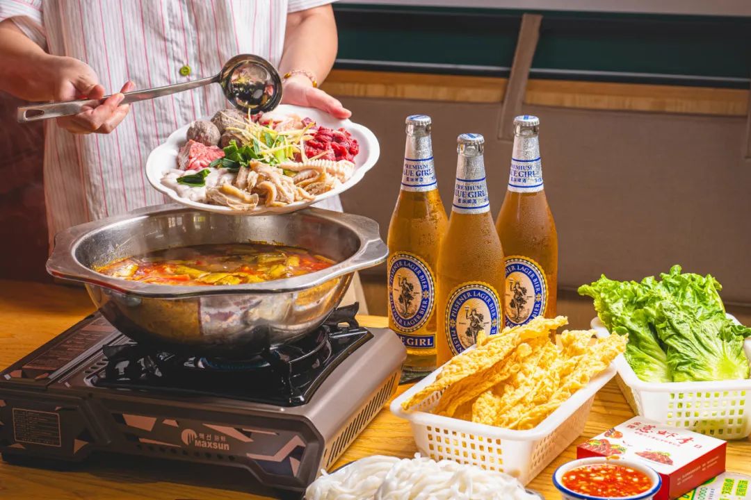 这个被低估的夜宵美食城，跟着「蓝妹啤酒」才找得到！