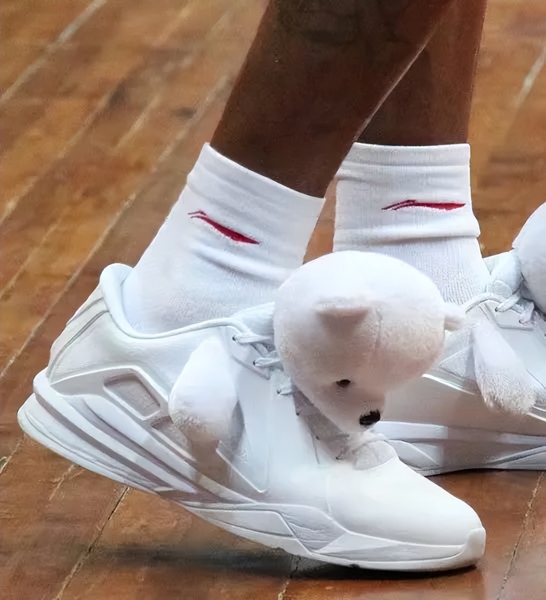 nba球员上脚的奇葩鞋,nba球星穿的奇葩球鞋