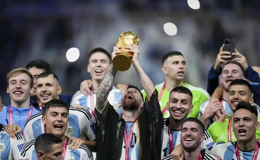 足坛评价梅西和c罗,足坛历史前十有梅西吗