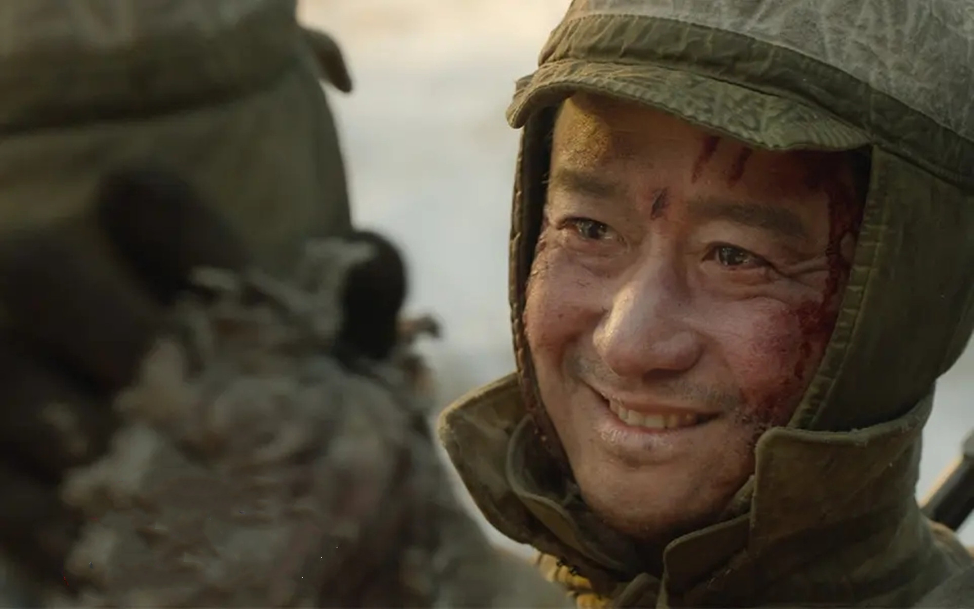 为何尘封72年?徐克发挥什么特长?美军死去士兵那瓶酒有何隐喻?